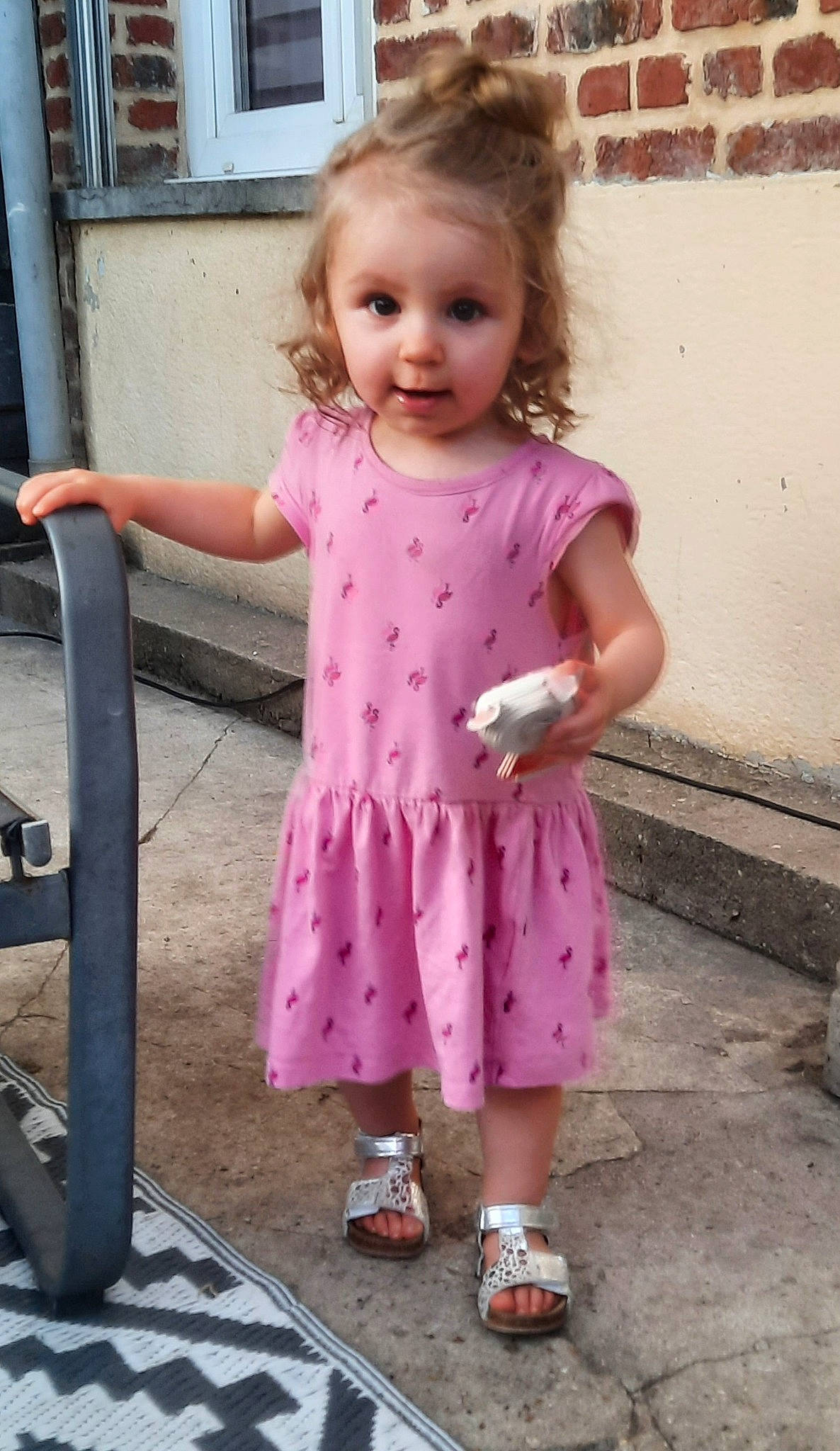 Lyana participe au concours pour gagner de l'argent avec cette photo : baby_toddler_clothing, child, chin, clothing, facial_expression, footwear, fun, hair, happy, joint, magenta, pattern, person, pink, purple, sandal, skin, sleeve, smile, toddler