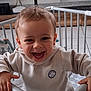 Arthur a rejoint le concours — aidez-le/la à gagner de superbes lots ! baby, bed, computerhardware, crib, electronics, face, furniture, handrail, happy, hardware, head, infantbed, laughing, monitor, person, photography, portrait, railing, screen, smile