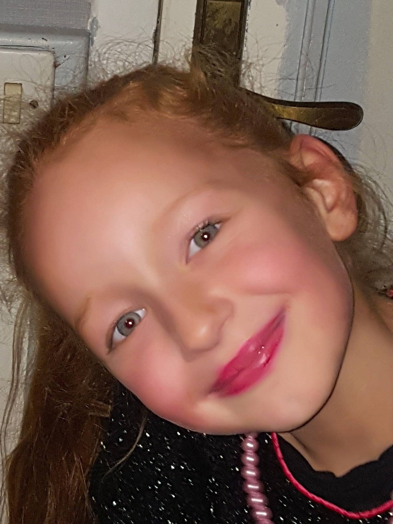 Yona participe au concours pour gagner de l'argent avec cette photo : beauty, brown_hair, cheek, child, child_model, chin, ear, eyebrow, face, forehead, girl, hairstyle, head, human_hair_color, joy, lip, mouth, nose, person, skin