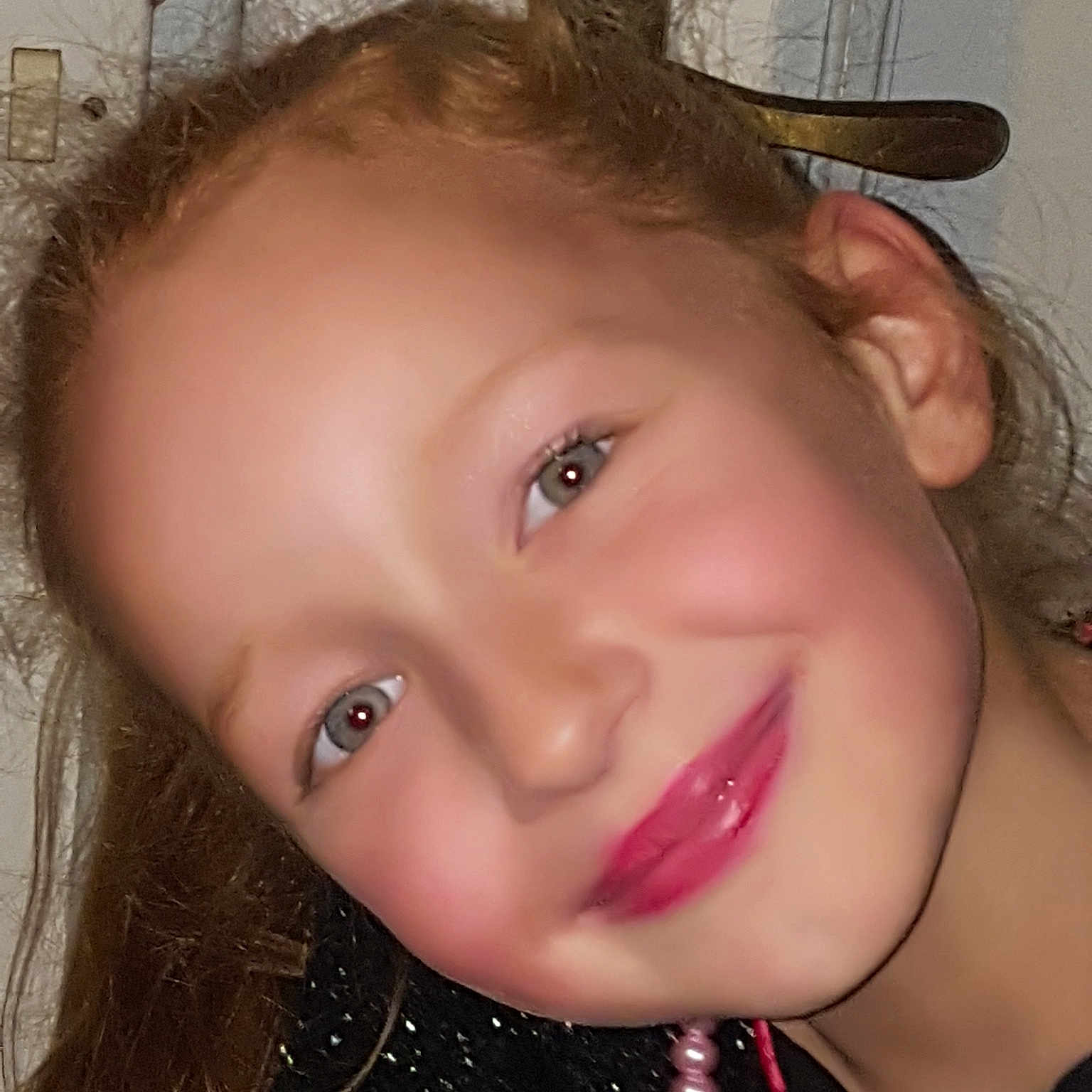 Yona participe au concours pour gagner de l'argent avec cette photo : beauty, brown_hair, cheek, child, child_model, chin, ear, eyebrow, face, forehead, girl, hairstyle, head, human_hair_color, joy, lip, mouth, nose, person, skin