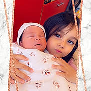 Achim a rejoint le concours — aidez-le/la à gagner de superbes lots ! child, baby, sleeping, blanket, holding, face, portrait, indoors, tenderness, family, love, sibling, cute, young, hands, headwear, marble_background, frame, sparkles, closeup