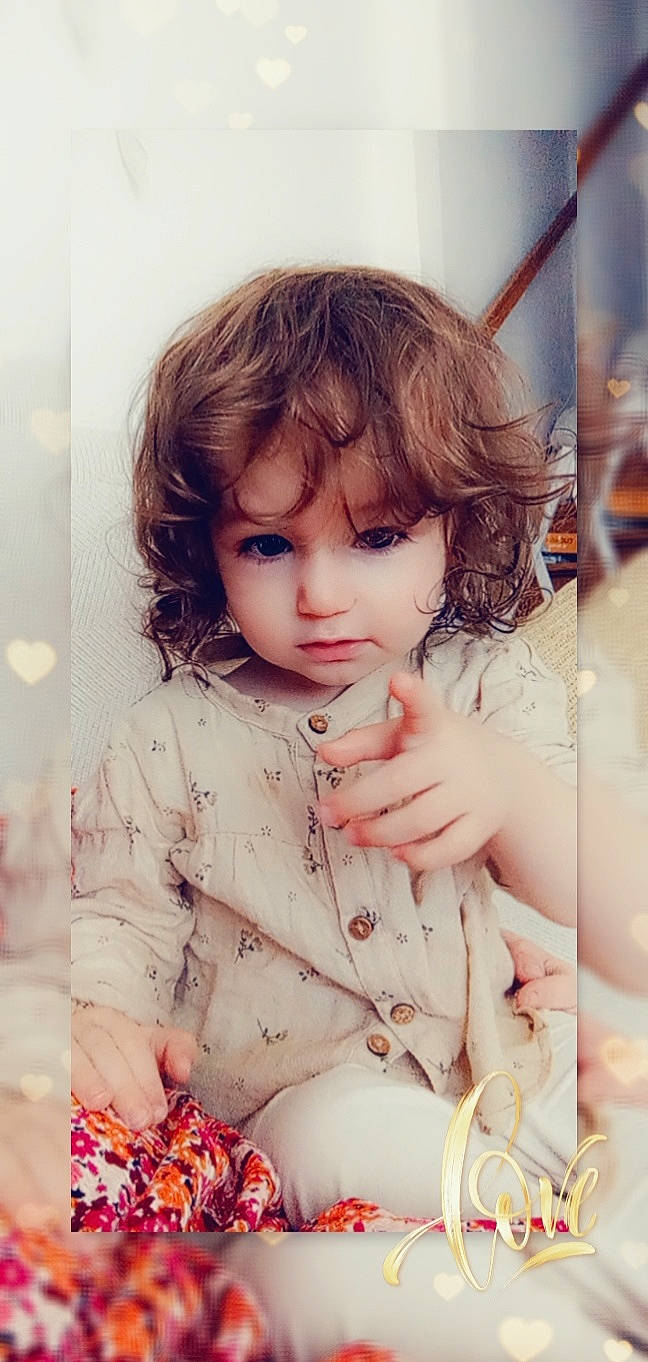 Neela a rejoint le concours — aidez-le/la à gagner de superbes lots ! baby_toddler_clothing, bangs, blond, brown_hair, cheek, child, doll, eyelash, fashion_design, happy, hime_cut, iris, jewellery, layered_hair, lip, necklace, person, skin, sleeve, toy