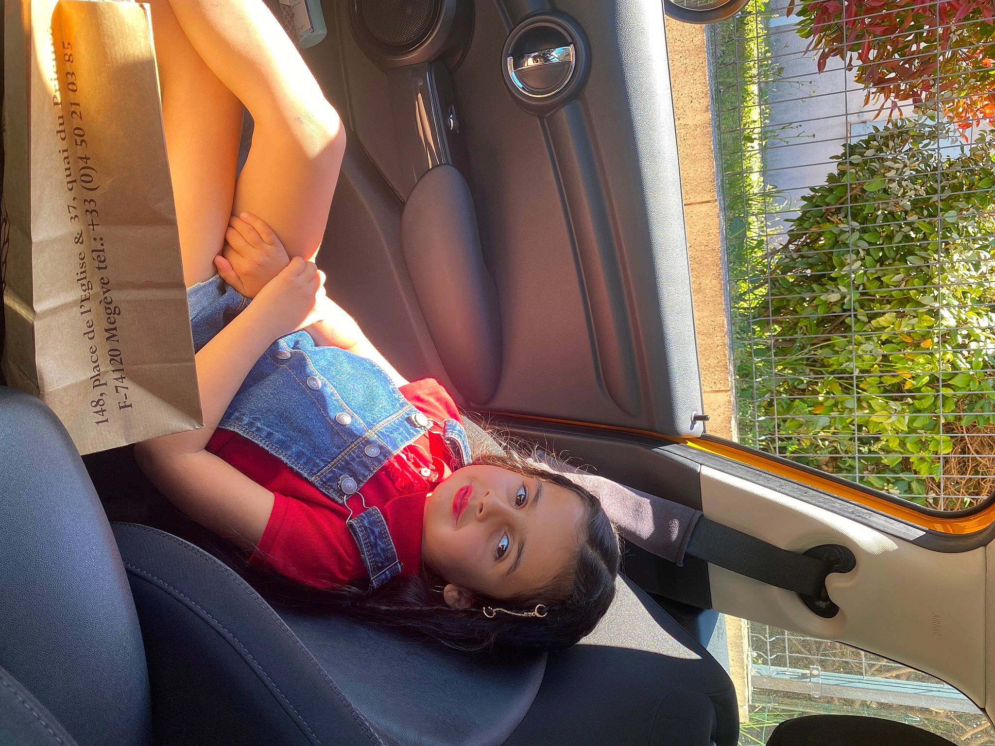 Gabrielle participe au concours pour gagner de l'argent avec cette photo : arm, auto_part, automotive_design, automotive_exterior, black_hair, comfort, dress, eyewear, human_leg, knee, leg, leisure, long_hair, motor_vehicle, people, person, street_fashion, thigh, tints_and_shades, tree