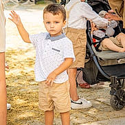 Lanzo participe au concours pour gagner de l'argent avec cette photo : baby, boy, casual, child, expression, family, footwear, gathering, hand, legs, outdoor, pavement, people, person, shirt, shoes, shorts, stroller, summer, sunlight