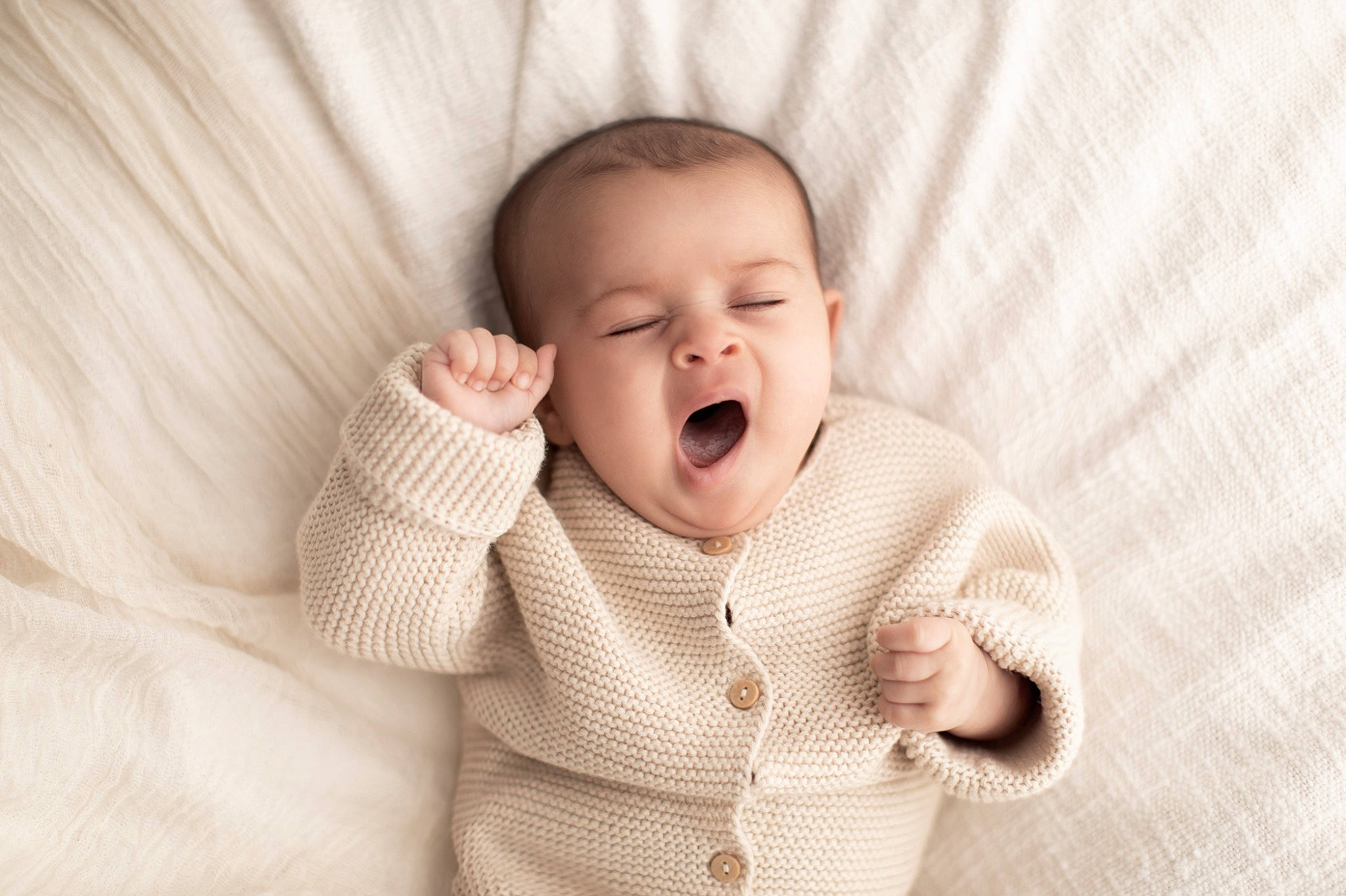 Alba participe au concours pour gagner de l'argent avec cette photo : baby, baby_sleeping, baby_toddler_clothing, cheek, collar, comfort, eye, gesture, happy, iris, linens, lip, mouth, nose, pattern, person, skin, sleeve, smile, textile