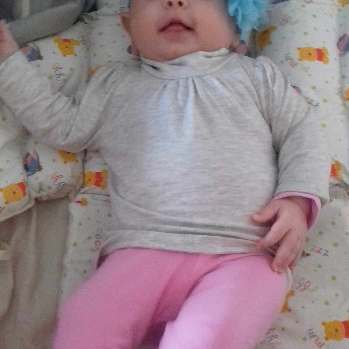 Linaelle a rejoint le concours — aidez-le/la à gagner de superbes lots ! bedtime, cheek, child, day, eye, face, finger, girl, head, headgear, infant, iris, knitting, nose, person, pink, product, skin, sleep, textile