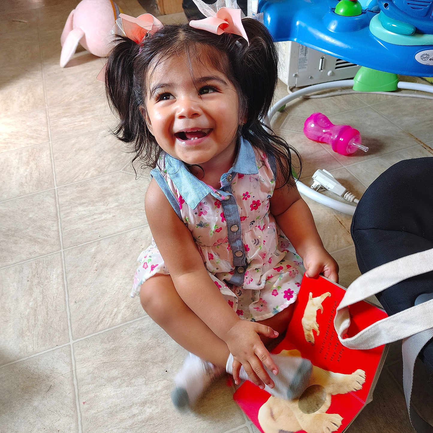 Natanahi is registered to the contest to win money with this photo: bodypart, child, clothing, cream, dessert, face, female, finger, food, footwear, girl, hand, head, icing, person, photography, portrait, sandal, shoe, wood
