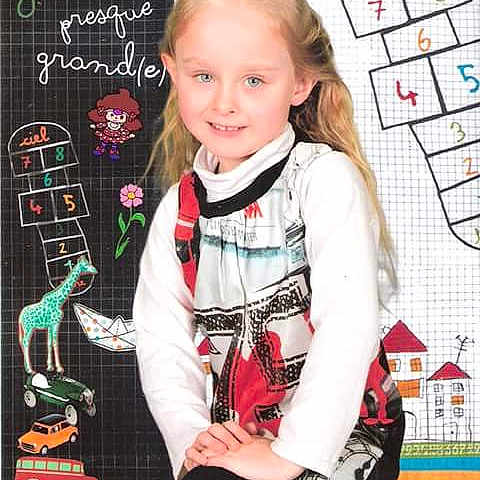 Laura participe au concours pour gagner de l'argent avec cette photo : child, design, girl, joy, material, outerwear, pattern, person, plaid, product, tartan, toddler