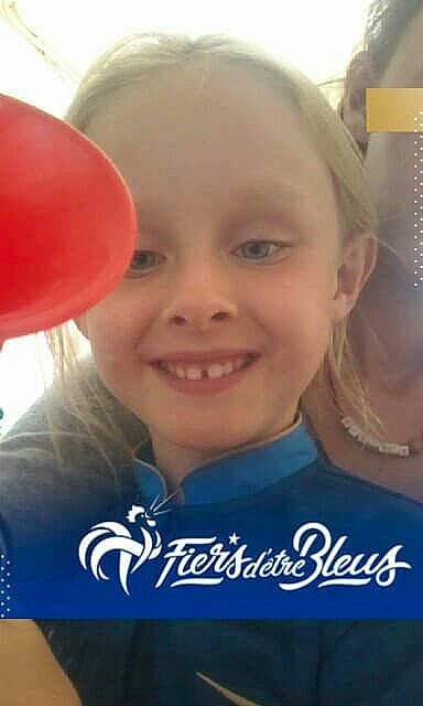 Laura a rejoint le concours — aidez-le/la à gagner de superbes lots ! blue, cheek, child, chin, cool, day, ear, emotion, face, facial_expression, forehead, fun, happiness, head, human_hair_color, joy, nose, person, photo_caption, skin