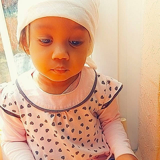 Leena participe au concours pour gagner de l'argent avec cette photo : baby, baby_toddler_clothing, cap, cheek, child, chin, clothing, collar, cool, eyebrow, eyelash, happy, headwear, jaw, lip, neck, nose, person, pink, sleeve