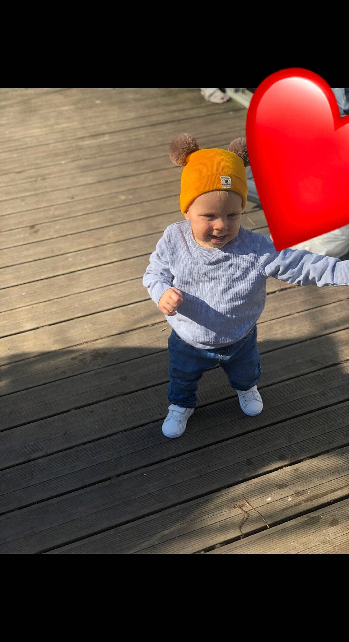 Malone participe au concours pour gagner de l'argent avec cette photo : baby, baby_toddler_clothing, child, deck, eye, flash_photography, flooring, fun, grass, happy, hardwood, hat, headwear, leisure, people_in_nature, person, recreation, sitting, smile, toddler