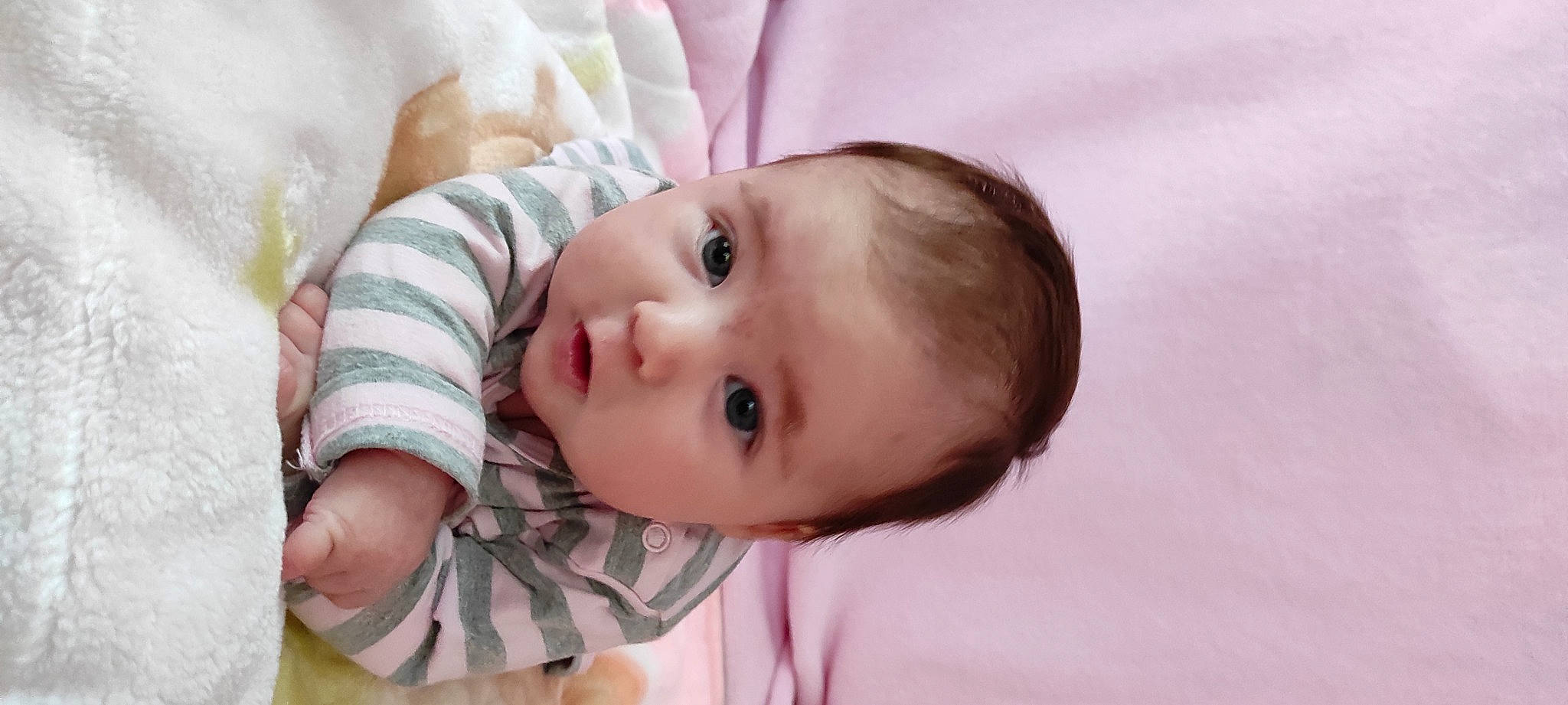 Noélie participe au concours pour gagner de l'argent avec cette photo : arm, baby, baby_toddler_clothing, cheek, child, close_up, comfort, eye, eyelash, hand, happy, iris, lip, neck, nose, pattern, person, portrait_photography, skin, sleeve