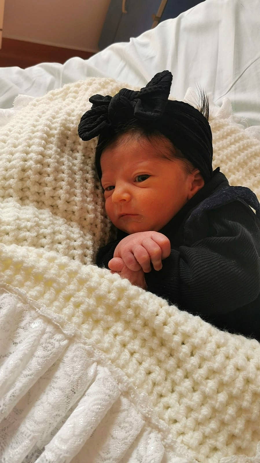 Anouchka participe au concours pour gagner de l'argent avec cette photo : baby, baby_sleeping, baby_toddler_clothing, cheek, child, comfort, fashion_accessory, flooring, fur, gesture, happy, knit_cap, linens, pattern, person, skin, sleeve, textile, toddler, wool