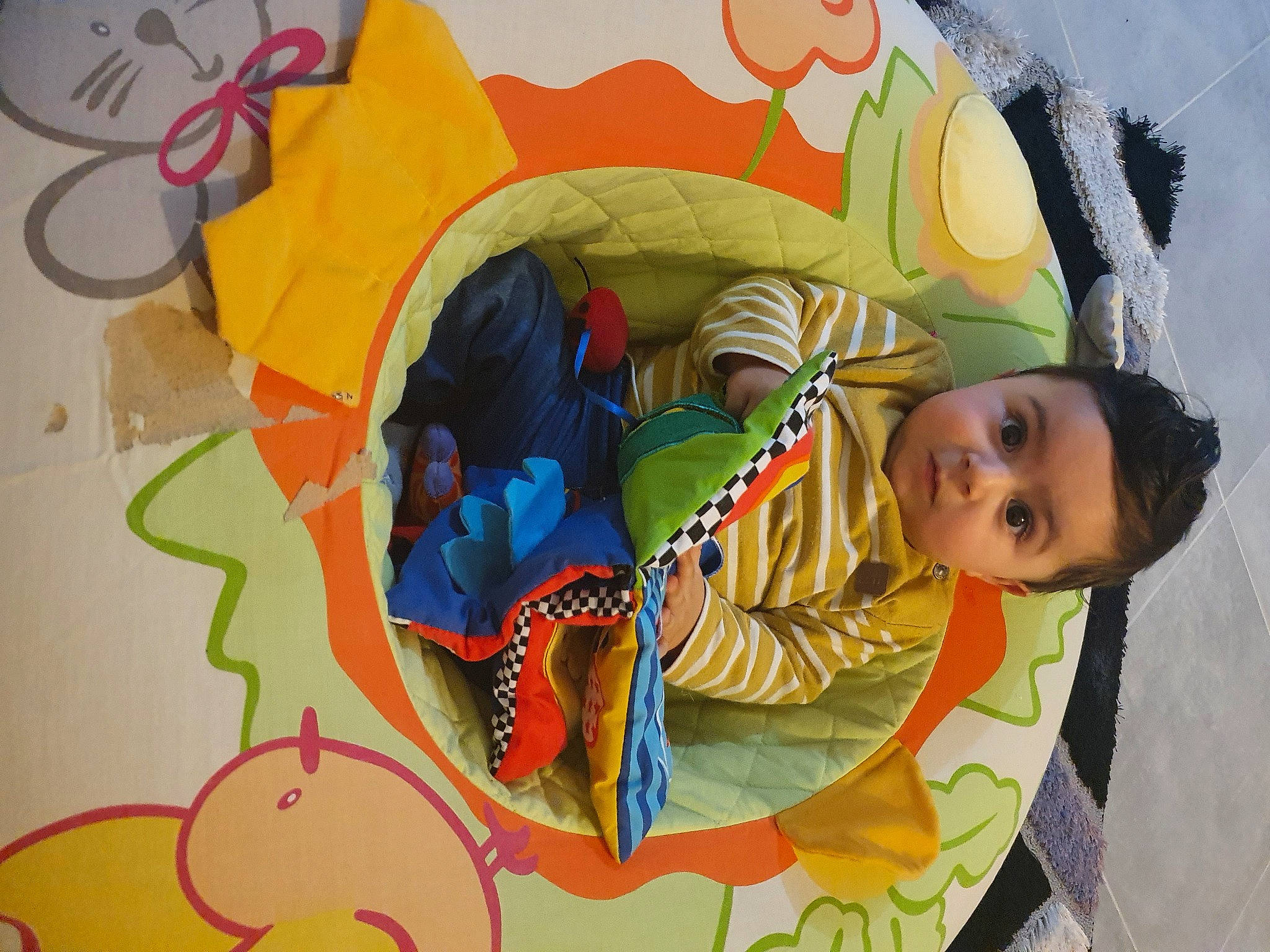 Sofiane a rejoint le concours — aidez-le/la à gagner de superbes lots ! art, baby, chair, child, comfort, fun, happy, head, leisure, linens, mouth, organism, pattern, person, recreation, room, textile, toddler, tree, visual_arts