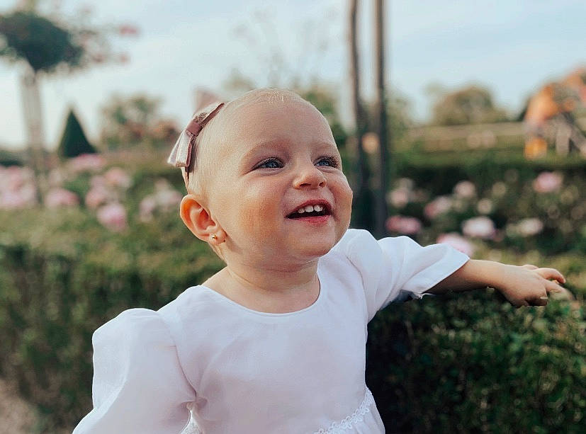 Haylie a rejoint le concours — aidez-le/la à gagner de superbes lots ! baby, cheek, child, ear, face, facial_expression, fun, happy, head, laugh, people, person, photograph, photography, plant, portrait_photography, sky, smile, snapshot, toddler