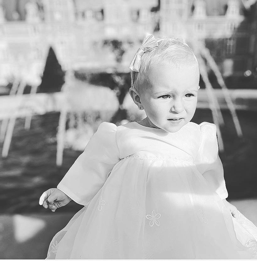 Haylie participe au concours pour gagner de l'argent avec cette photo : black_and_white, ceremony, child, dress, eye, family, monochrome, monochrome_photography, people, person, photograph, photography, portrait, portrait_photography, smile, snapshot, stock_photography, style, toddler, wedding