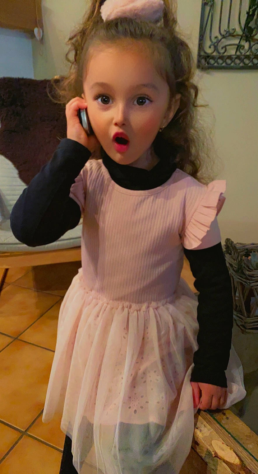 Juliana participe au concours pour gagner de l'argent avec cette photo : arm, baby_toddler_clothing, cheek, day_dress, dress, embellishment, eyelash, fashion_design, head, human_body, joint, lip, neck, one_piece_garment, outerwear, person, pink, skin, sleeve, surprise