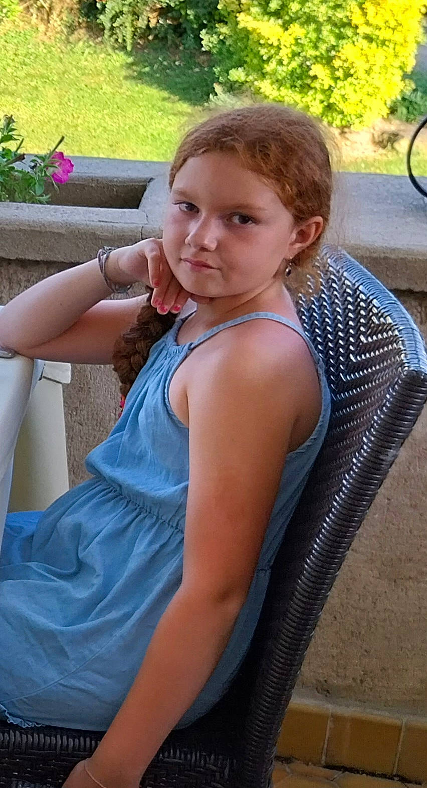 Izabella participe au concours pour gagner de l'argent avec cette photo : arm, child, cool, electric_blue, finger, fun, grass, happy, human_body, joint, leisure, long_hair, muscle, person, plant, recreation, shoulder, skin, thigh, tree