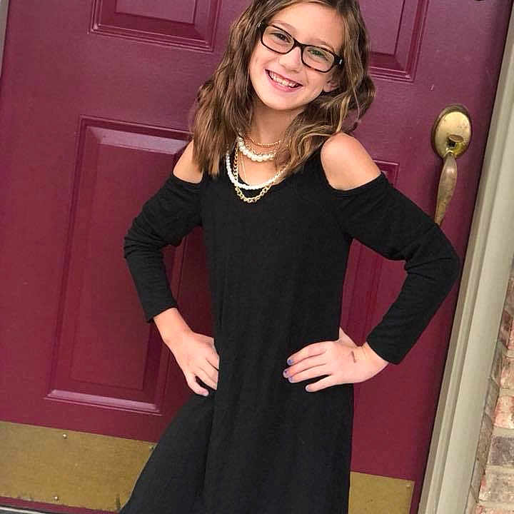 Alexis is registered to the contest to win money with this photo: black, blond, brown_hair, clothing, cocktail_dress, dress, fashion, footwear, glasses, joint, joy, leg, little_black_dress, long_hair, magenta, neck, person, shoulder, sleeve, smile