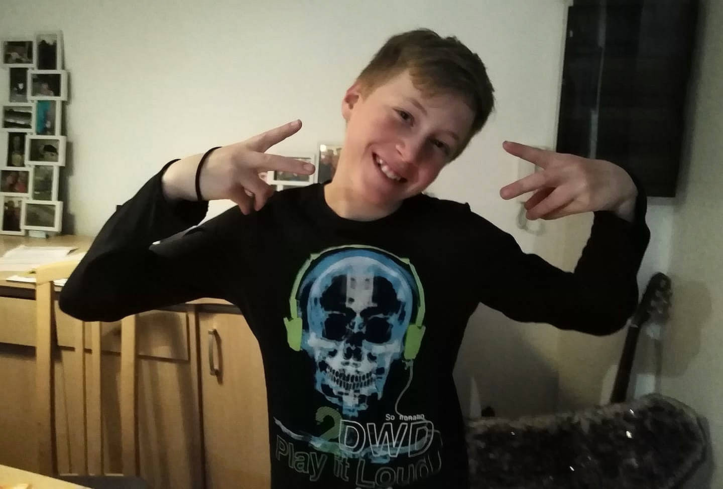 Mathys a rejoint le concours — aidez-le/la à gagner de superbes lots ! arm, cool, gesture, joy, muscle, person, personal_protective_equipment, photography, selfie, sleeve, t_shirt, top, wetsuit