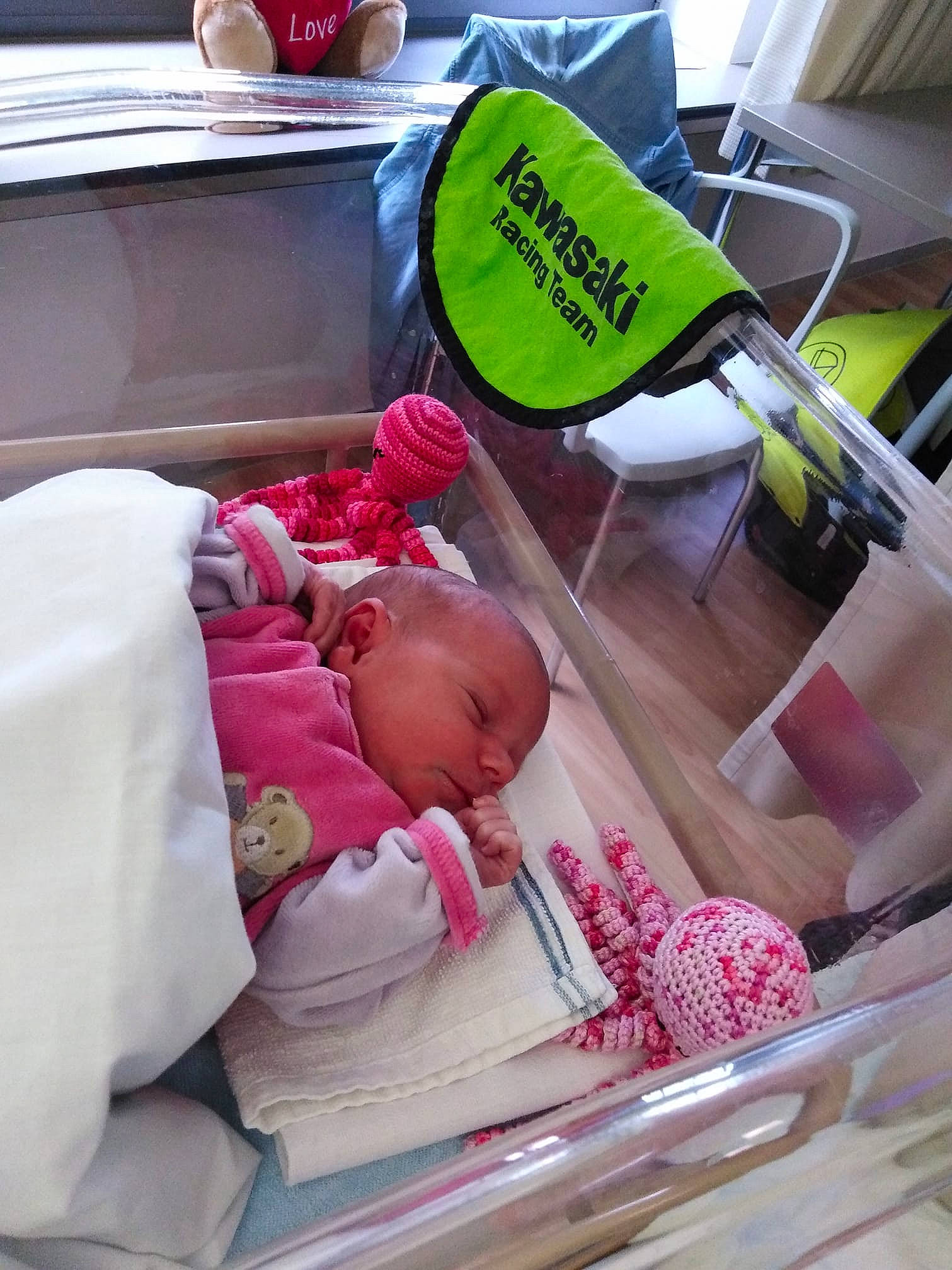 Kaelys participe au concours pour gagner de l'argent avec cette photo : baby, birth, child, childbirth, person