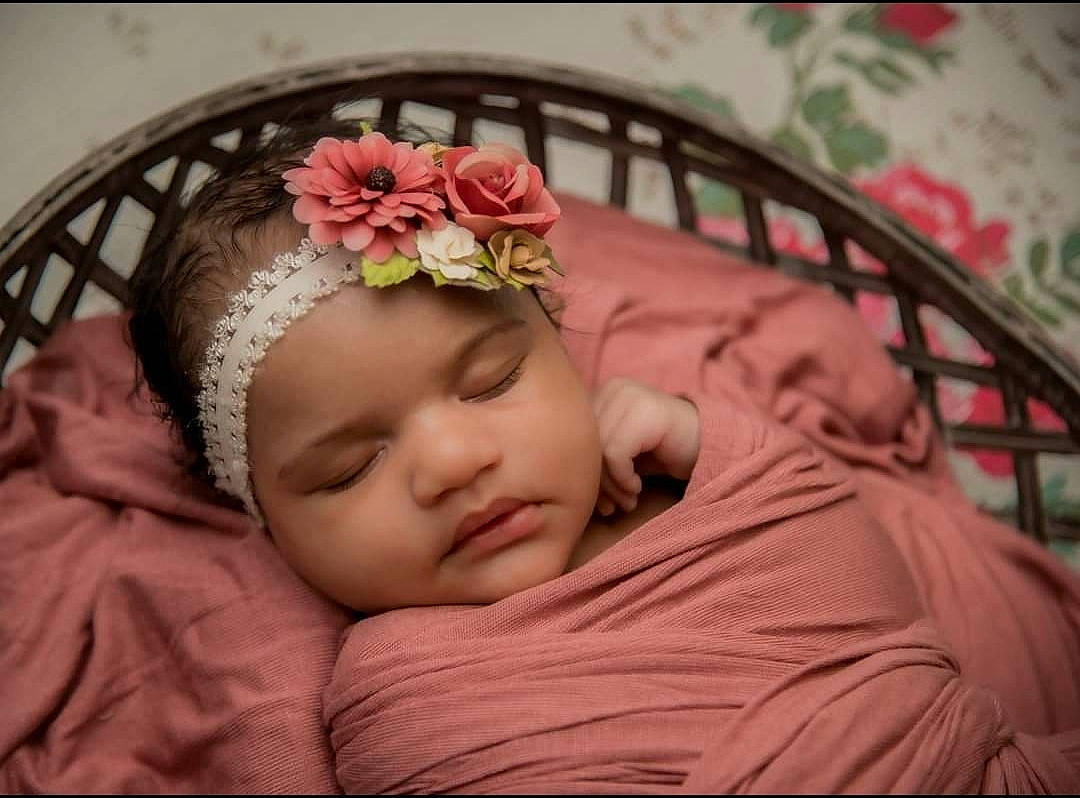 Arianna is registered to the contest to win money with this photo: baby, baby_sleeping, bedtime, cheek, child, fashion_accessory, flower, hair_accessory, headband, headgear, headpiece, headwear, nap, person, petal, photography, pink, plant, sleep