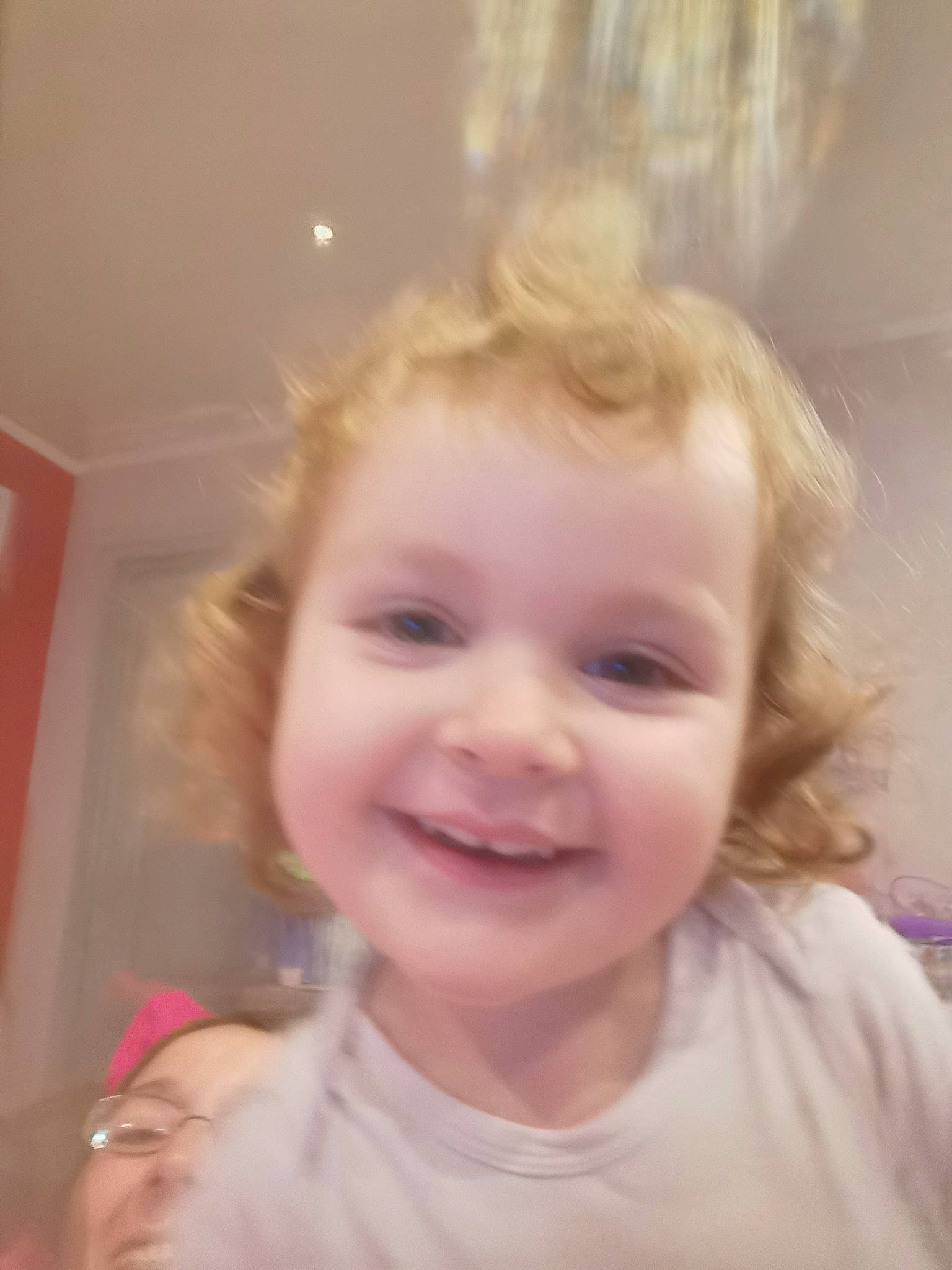 Mia participe au concours pour gagner de l'argent avec cette photo : cheek, chin, ear, eye, eyebrow, eyelash, face, forehead, hair, happy, human_body, iris, jaw, joy, lip, mouth, neck, nose, person, skin