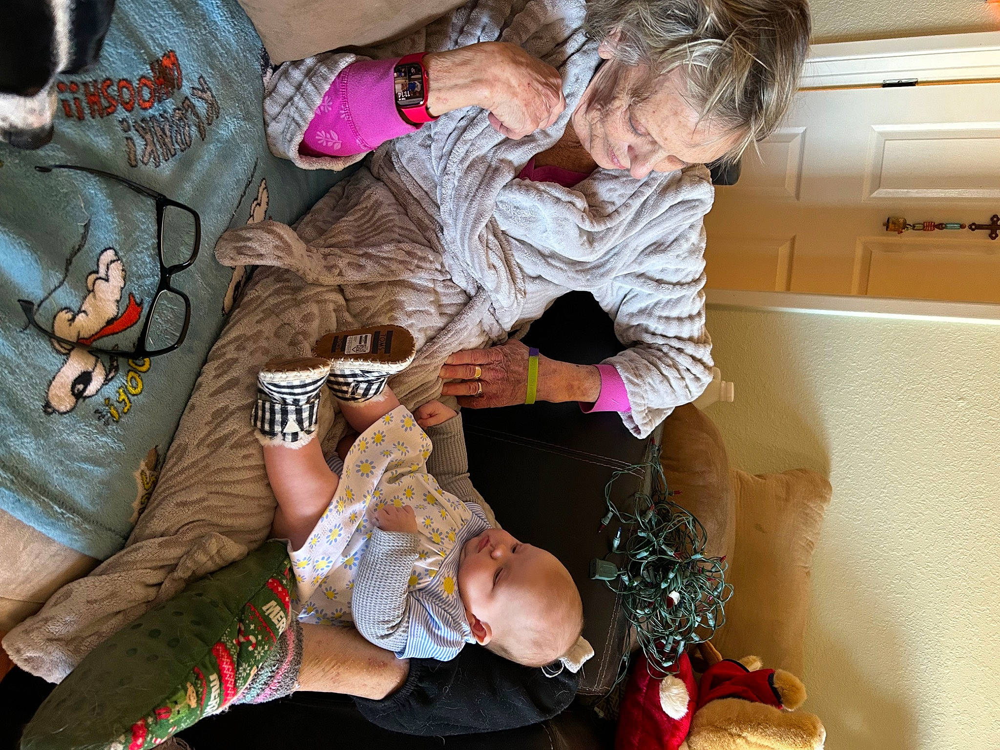 Lucy is registered to the contest to win money with this photo: arm, child, comfort, elbow, finger, flesh, fun, fur, gesture, hand, happy, lap, pattern, person, play, room, sitting, sleeve, t_shirt, thigh