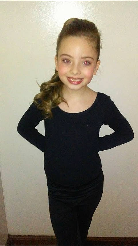 Joanna is registered to the contest to win money with this photo: arm, clothing, girl, hair, hairstyle, human_body, human_hair_color, joint, joy, long_hair, neck, organ, outerwear, person, shoulder, sleeve, smile, standing, t_shirt, textile