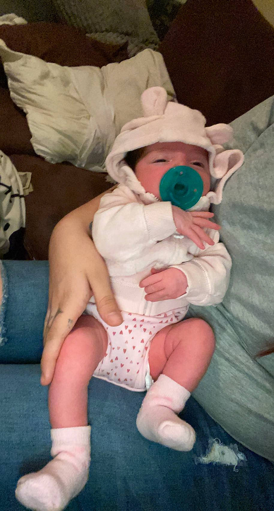 Aviana is registered to the contest to win money with this photo: abdomen, baby, baby_toddler_clothing, cheek, chest, comfort, eye, facial_expression, head, health_care, human_body, joint, knee, mouth, person, shoulder, skin, textile, thigh, thumb