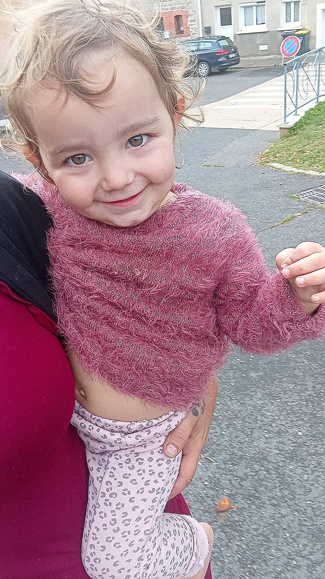 Kassylda participe au concours pour gagner de l'argent avec cette photo : arm, baby_toddler_clothing, dress, eye, facial_expression, hair, hairstyle, hand, head, joint, joy, lip, neck, organ, outerwear, person, pink, plant, skin, sleeve