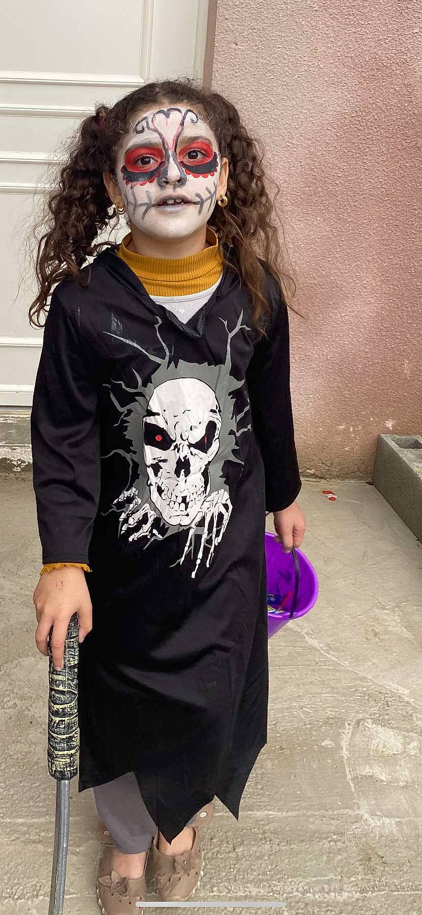 Manelle a rejoint le concours — aidez-le/la à gagner de superbes lots ! art, black, bone, clothing, cool, costume, eyewear, fashion, fashion_design, font, organ, pattern, person, personal_protective_equipment, skull, sleeve, t_shirt, top, vision_care, visual_arts