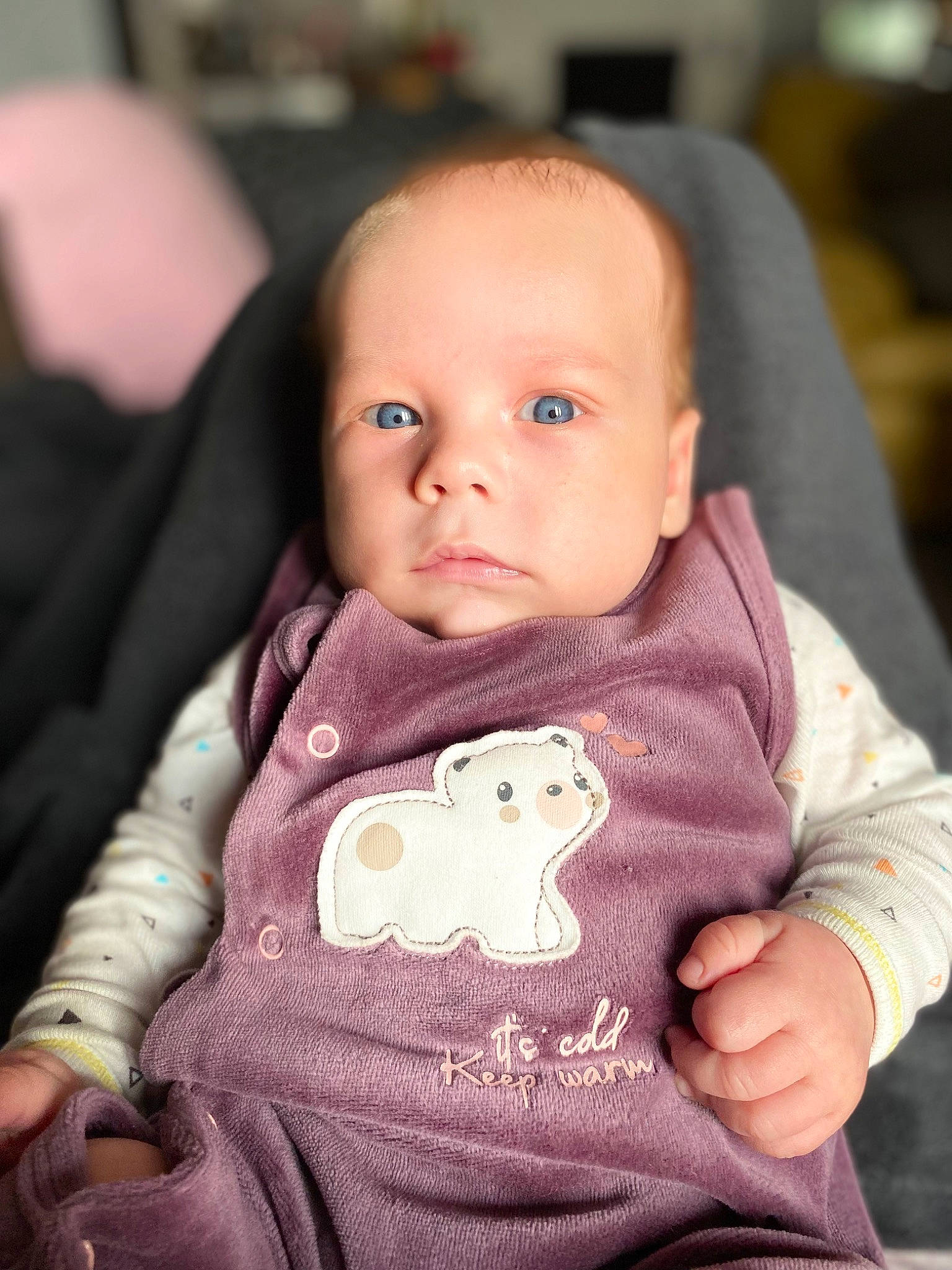 Raphaël participe au concours pour gagner de l'argent avec cette photo : baby, baby_toddler_clothing, cheek, chin, comfort, eyebrow, facial_expression, finger, happy, iris, lip, mammal, mouth, neck, nose, person, product, skin, sleeve, toddler