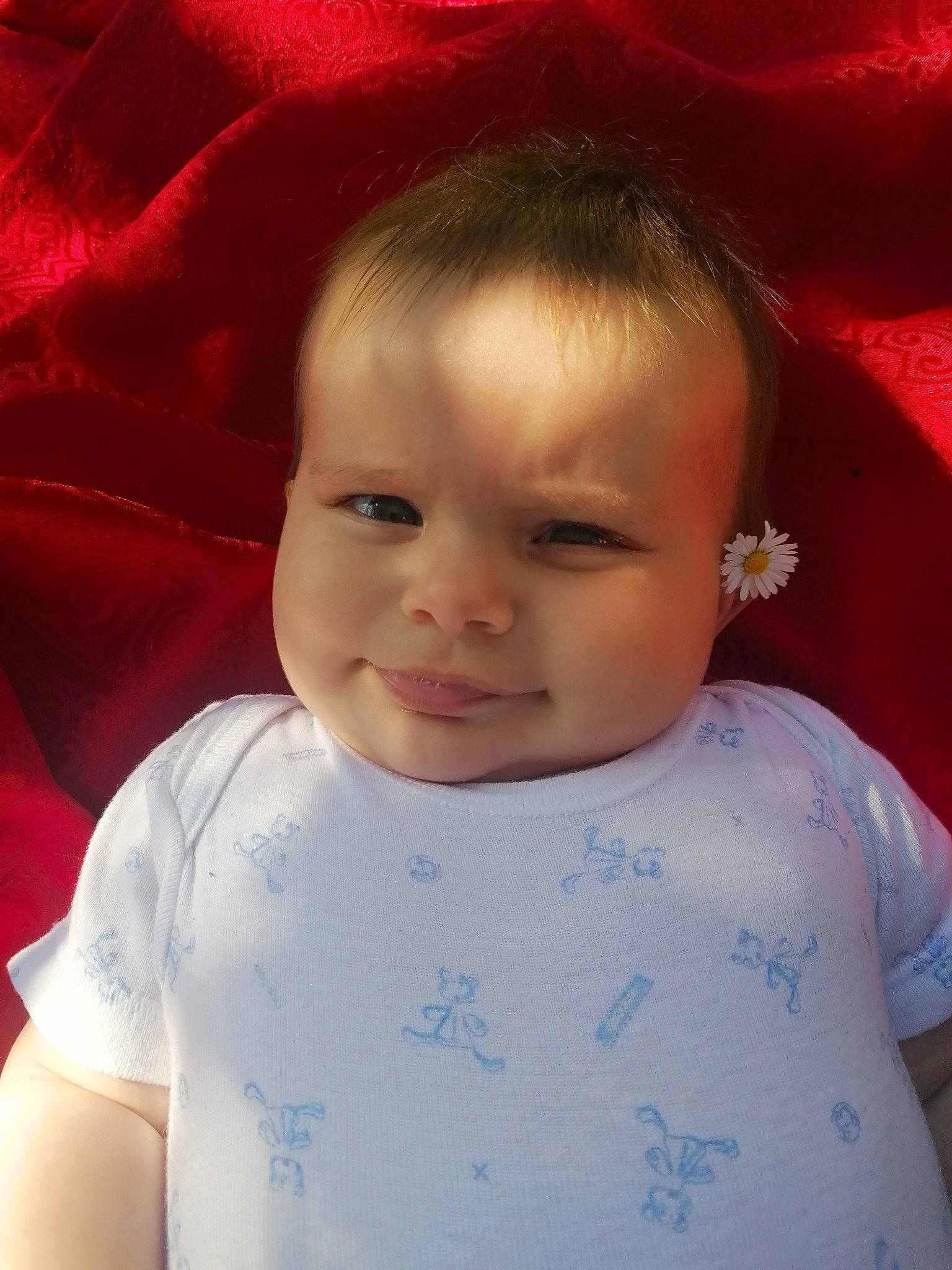 Milana participe au concours pour gagner de l'argent avec cette photo : cheek, chin, eye, eyebrow, face, forehead, hair, hairstyle, happy, head, iris, lip, mouth, neck, nose, organ, person, skin, sleeve, smile