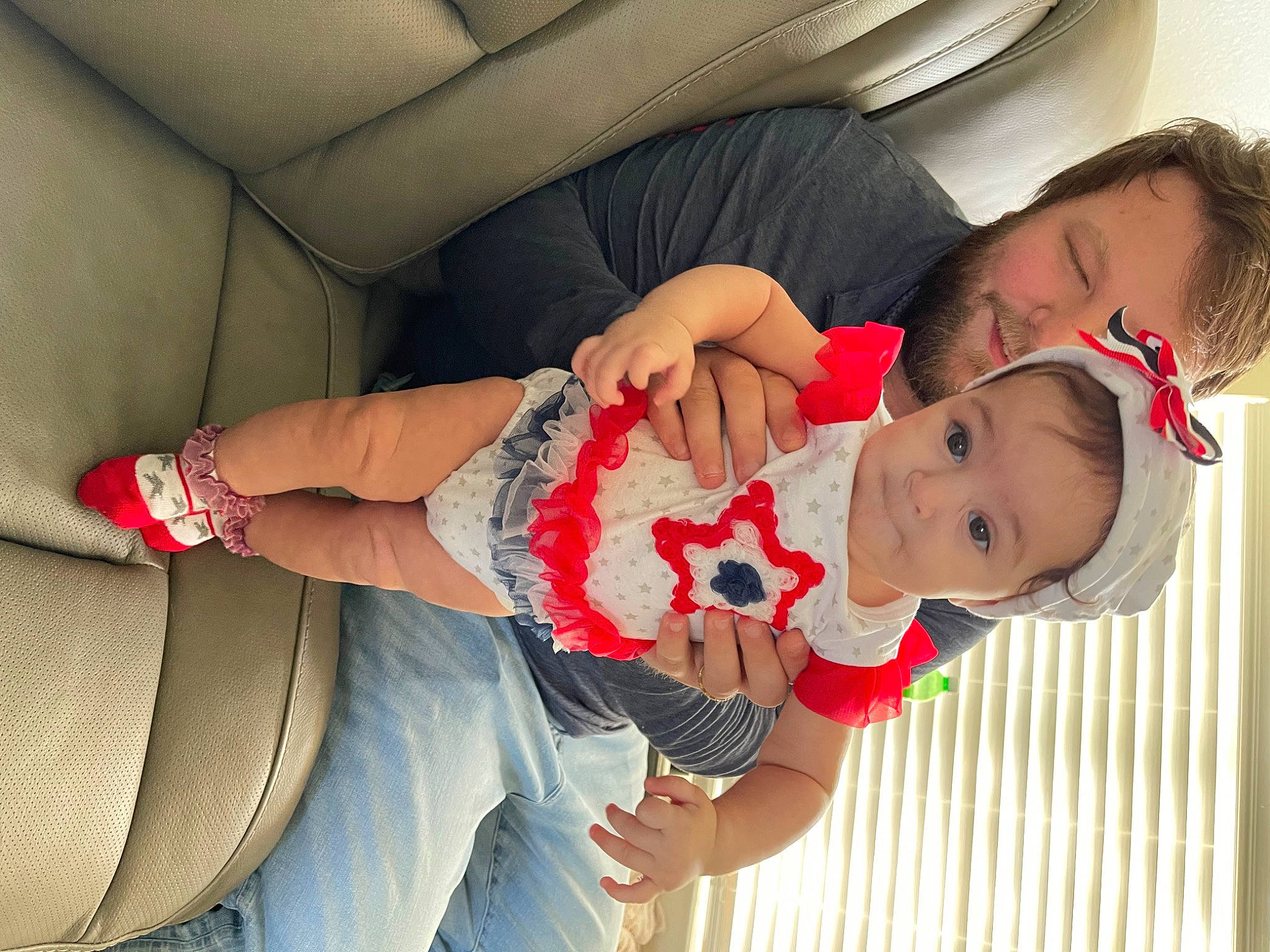 Juliette is registered to the contest to win money with this photo: arm, baby, baby_toddler_clothing, car, child, clothing, comfort, finger, hand, happy, joint, leg, mouth, nail, person, skin, textile, thigh, toddler, vehicle_door