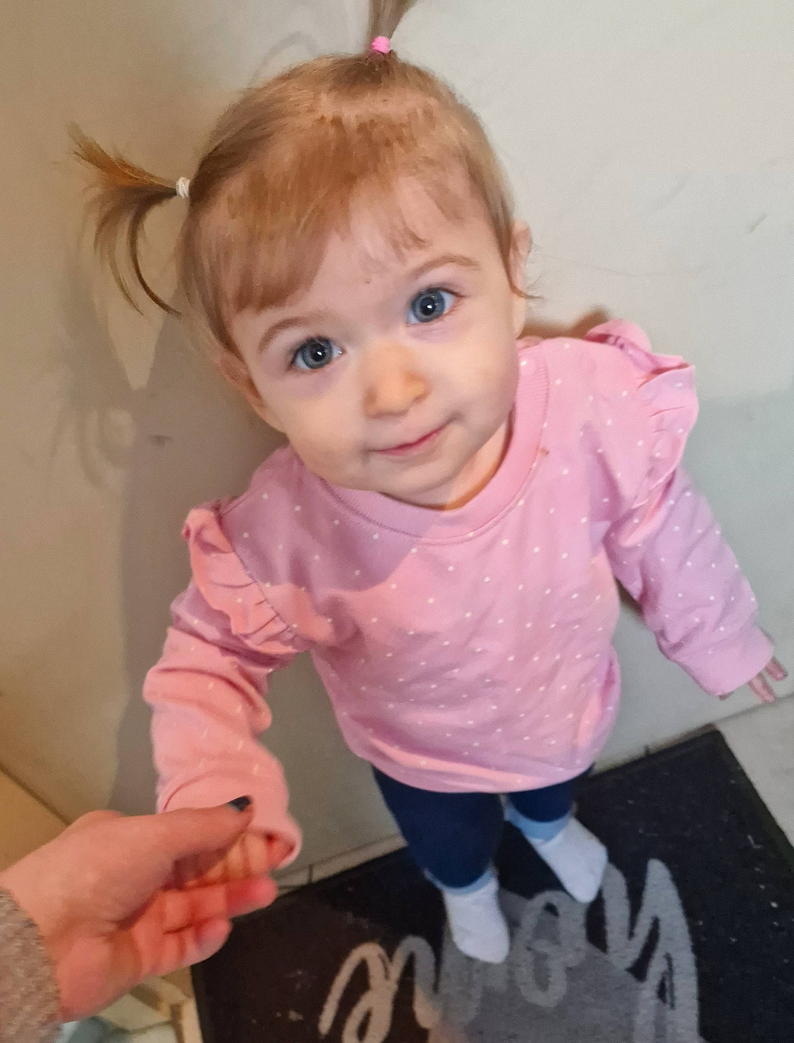 Shelsy a rejoint le concours — aidez-le/la à gagner de superbes lots ! arm, baby, baby_toddler_clothing, cheek, child, eye, eyelash, finger, gesture, hand, happy, human_body, iris, lip, person, pink, skin, sleeve, smile, thumb