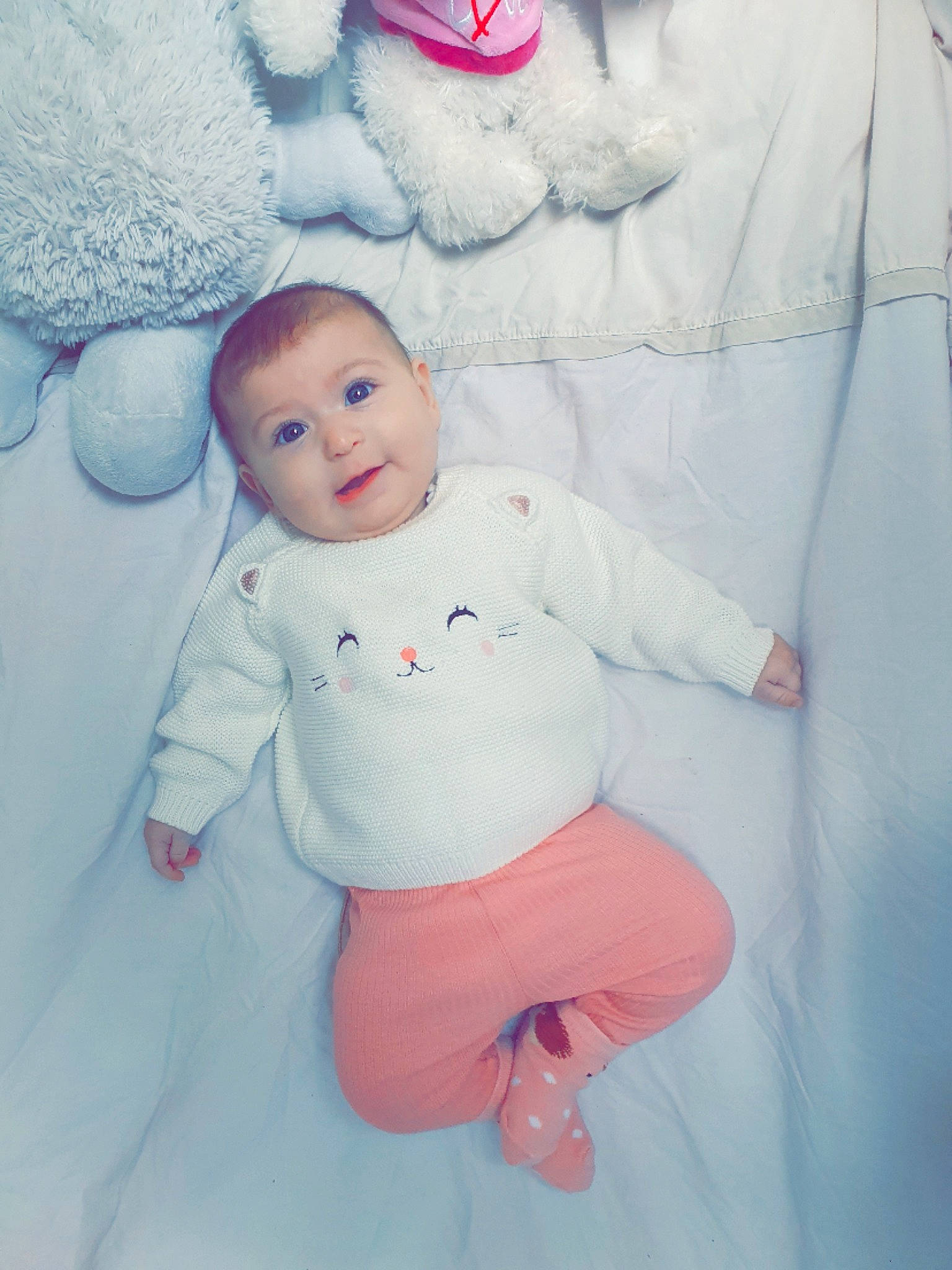 Shelsy participe au concours pour gagner de l'argent avec cette photo : azure, baby, baby_products, baby_toddler_clothing, cheek, child, comfort, eye, fun, fur, happy, head, nose, person, pink, product, sitting, skin, sleeve, textile
