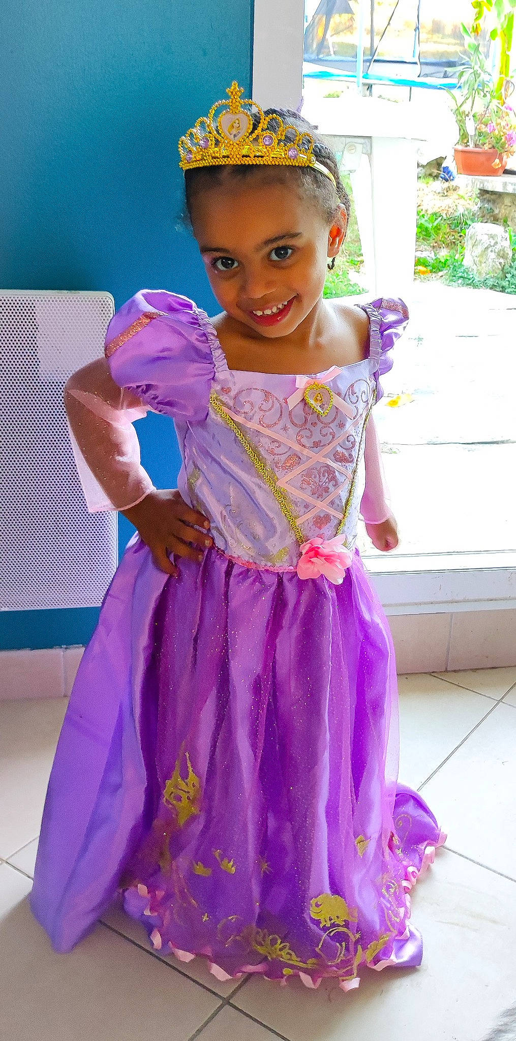 Ilyana a rejoint le concours — aidez-le/la à gagner de superbes lots ! arm, baby_toddler_clothing, day_dress, dress, event, facial_expression, fashion_design, hair, happy, headpiece, joy, magenta, one_piece_garment, person, photograph, pink, purple, skin, smile, toddler