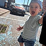 Kaïs participe au concours pour gagner de l'argent avec cette photo : child, toddler, boy, cap, casual_clothing, shorts, sneakers, sidewalk, car, daylight, outdoor, happy, smiling, hand_holding, parking_lot, blue_sky, sunlight, person, urban, joyful