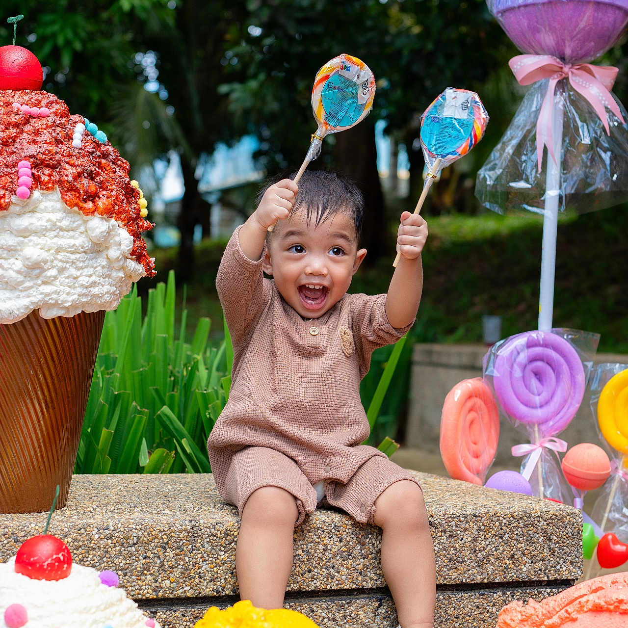 Nik Idrees joined the competition — help win amazing prizes! boy, candy, child, cream, dessert, face, food, head, icecream, icing, lollipop, male, person, photography, portrait, racket, sport, sweets, tennis, tennisracket