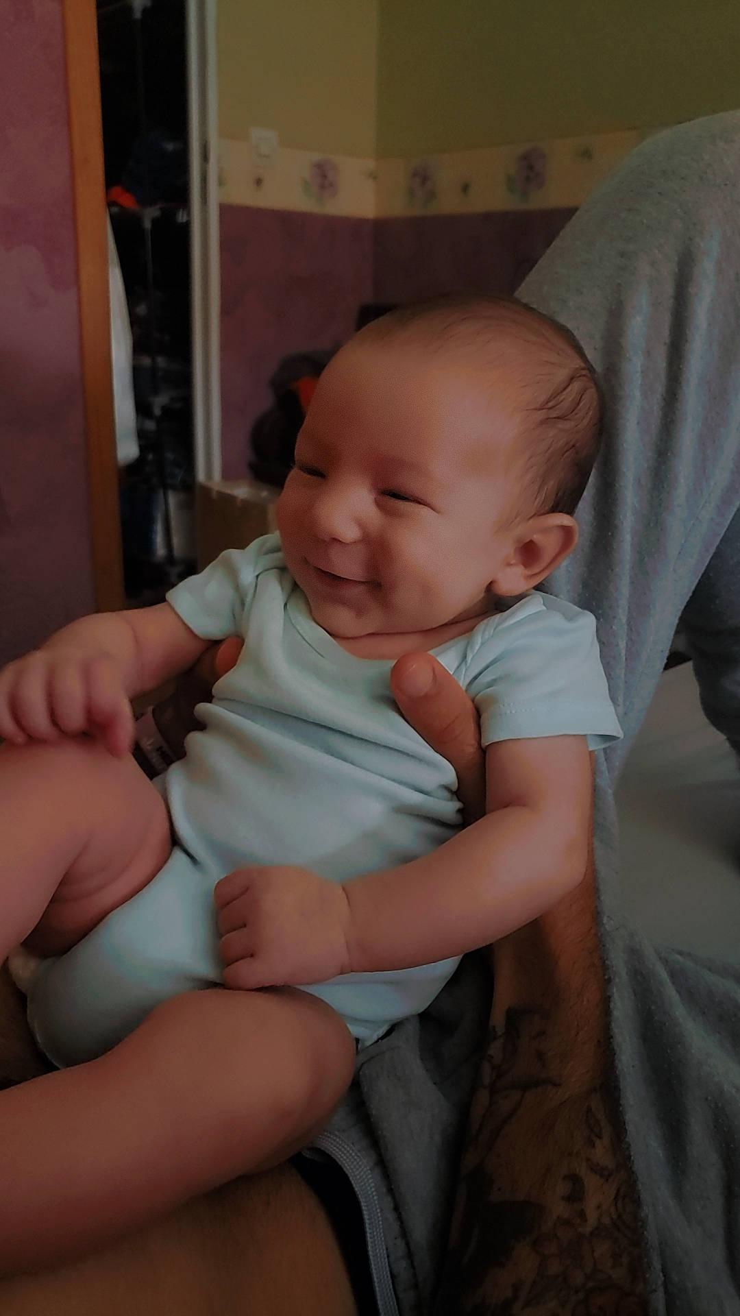 Kamille participe au concours pour gagner de l'argent avec cette photo : baby_toddler_clothing, cheek, chin, comfort, eye, facial_expression, hair, hairstyle, head, human_body, iris, joint, leg, mouth, neck, person, product, shoulder, skin, smile