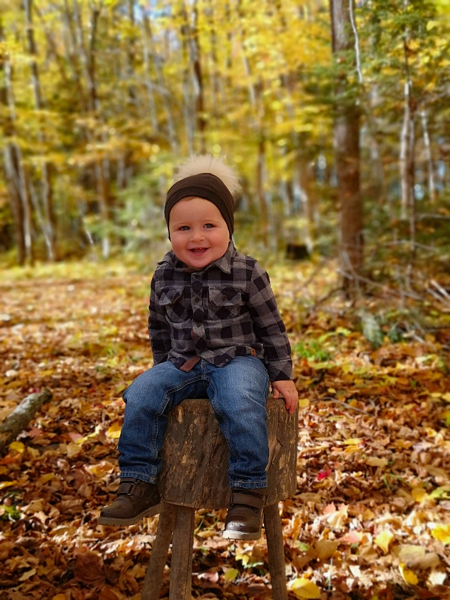 Jacob participe au concours pour gagner de l'argent avec cette photo : branch, chair, child, deciduous, forest, grass, happy, headwear, joy, landscape, leaf, natural_environment, natural_landscape, outerwear, people_in_nature, person, plant, smile, toddler, tree