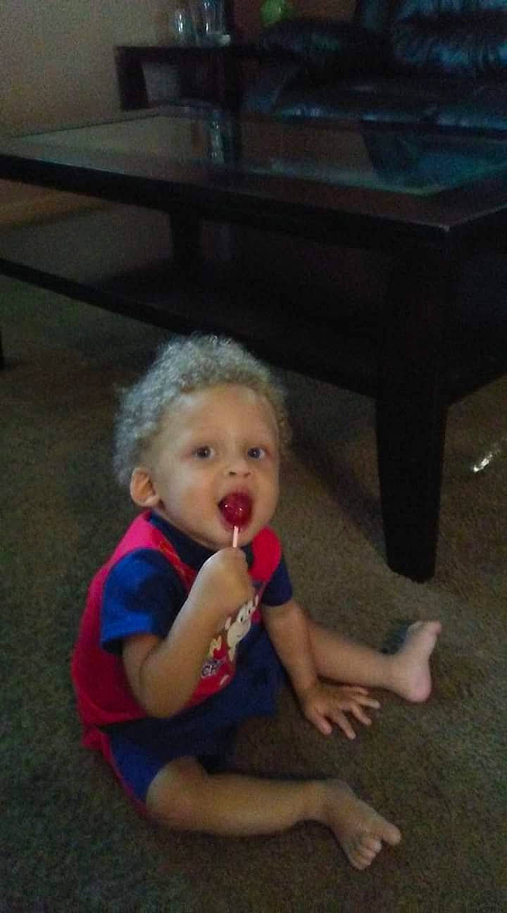 King is registered to the contest to win money with this photo: arm, baby, child, fun, leg, leisure, mouth, nose, person, play, sitting, smile, surprise, toddler