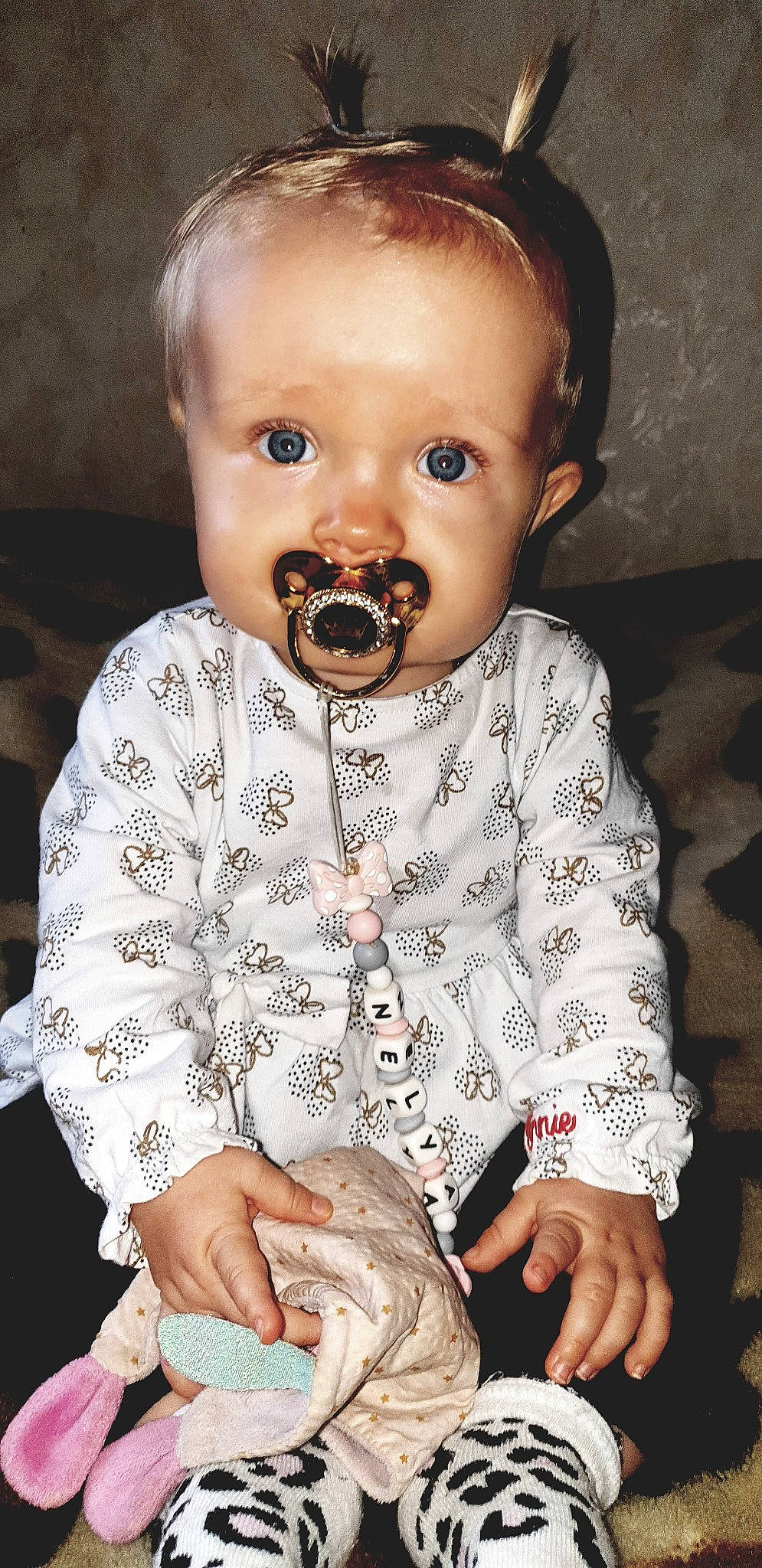 Nelya a rejoint le concours — aidez-le/la à gagner de superbes lots ! baby, baby_toddler_clothing, cheek, chin, collar, dress_shirt, eye, eyebrow, eyelash, face, gesture, hair, hairstyle, head, iris, lip, nose, person, skin, sleeve