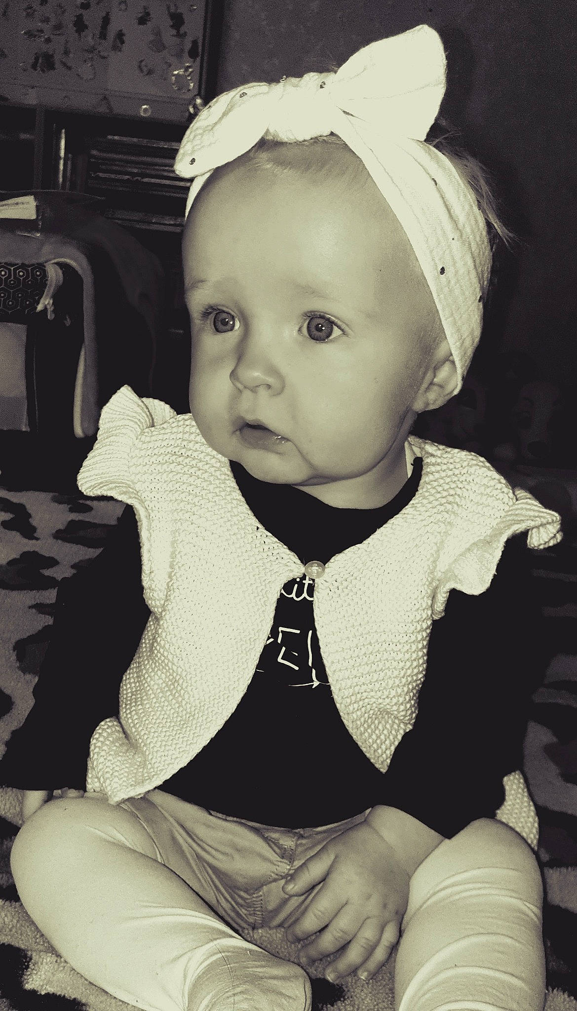 Nelya participe au concours pour gagner de l'argent avec cette photo : baby, baby_toddler_clothing, black, black_and_white, cheek, child, eye, flash_photography, happy, hat, iris, lip, monochrome, monochrome_photography, person, photograph, sleeve, style, tie, toddler