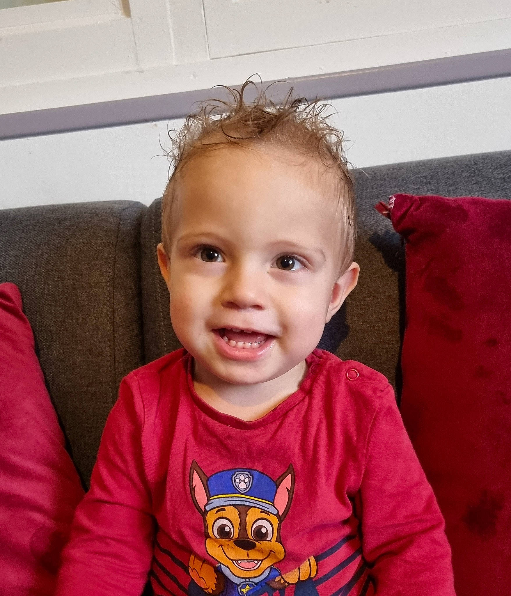 Helio a rejoint le concours — aidez-le/la à gagner de superbes lots ! baby_toddler_clothing, cheek, chin, ear, eye, face, facial_expression, forehead, hairstyle, head, joy, lip, mouth, neck, nose, organ, outerwear, person, skin, sleeve