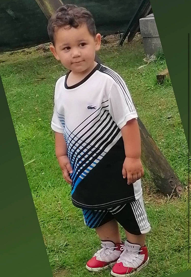 Nolan participe au concours pour gagner de l'argent avec cette photo : baby_toddler_clothing, child, electric_blue, fun, grass, happy, knee, leisure, pattern, person, play, recreation, shorts, sleeve, t_shirt, thigh, toddler, top, waist, walking