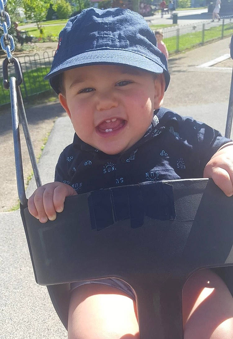Nolan participe au concours pour gagner de l'argent avec cette photo : baby, baby_toddler_clothing, baseball_cap, black, cap, cool, finger, fun, grass, hat, headgear, headwear, leisure, person, plant, product, recreation, skin, sleeve, smile