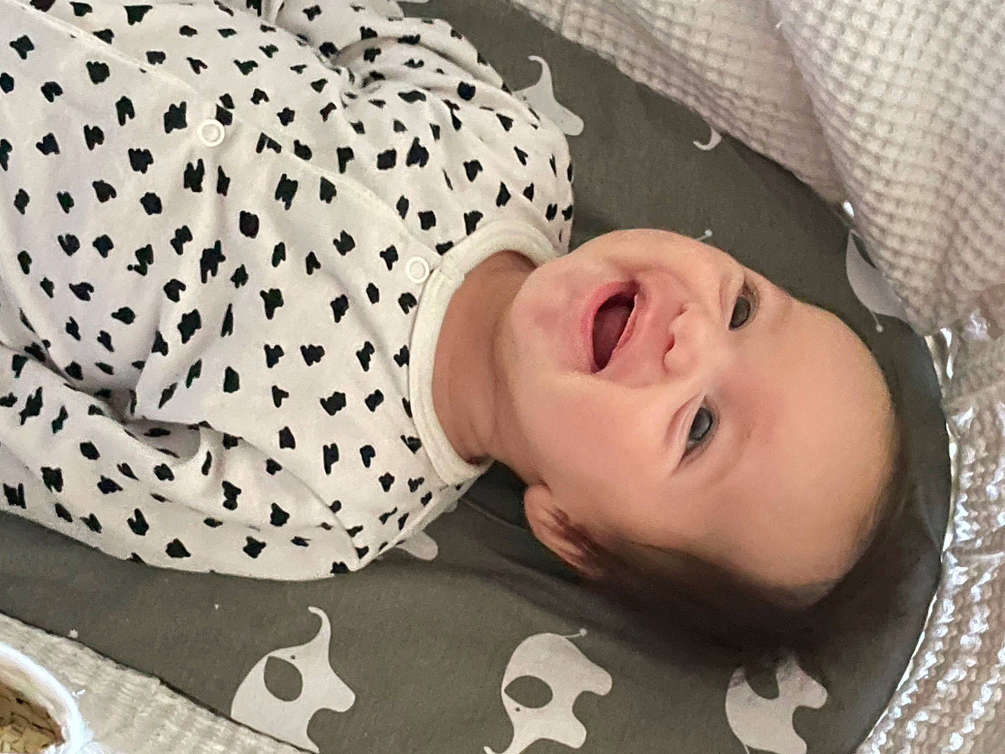 Charlie a rejoint le concours — aidez-le/la à gagner de superbes lots ! baby, baby_toddler_clothing, beauty, cheek, child, comfort, eyelash, facial_expression, flooring, happy, lip, nose, pattern, person, product, skin, sleeve, smile, textile, toddler