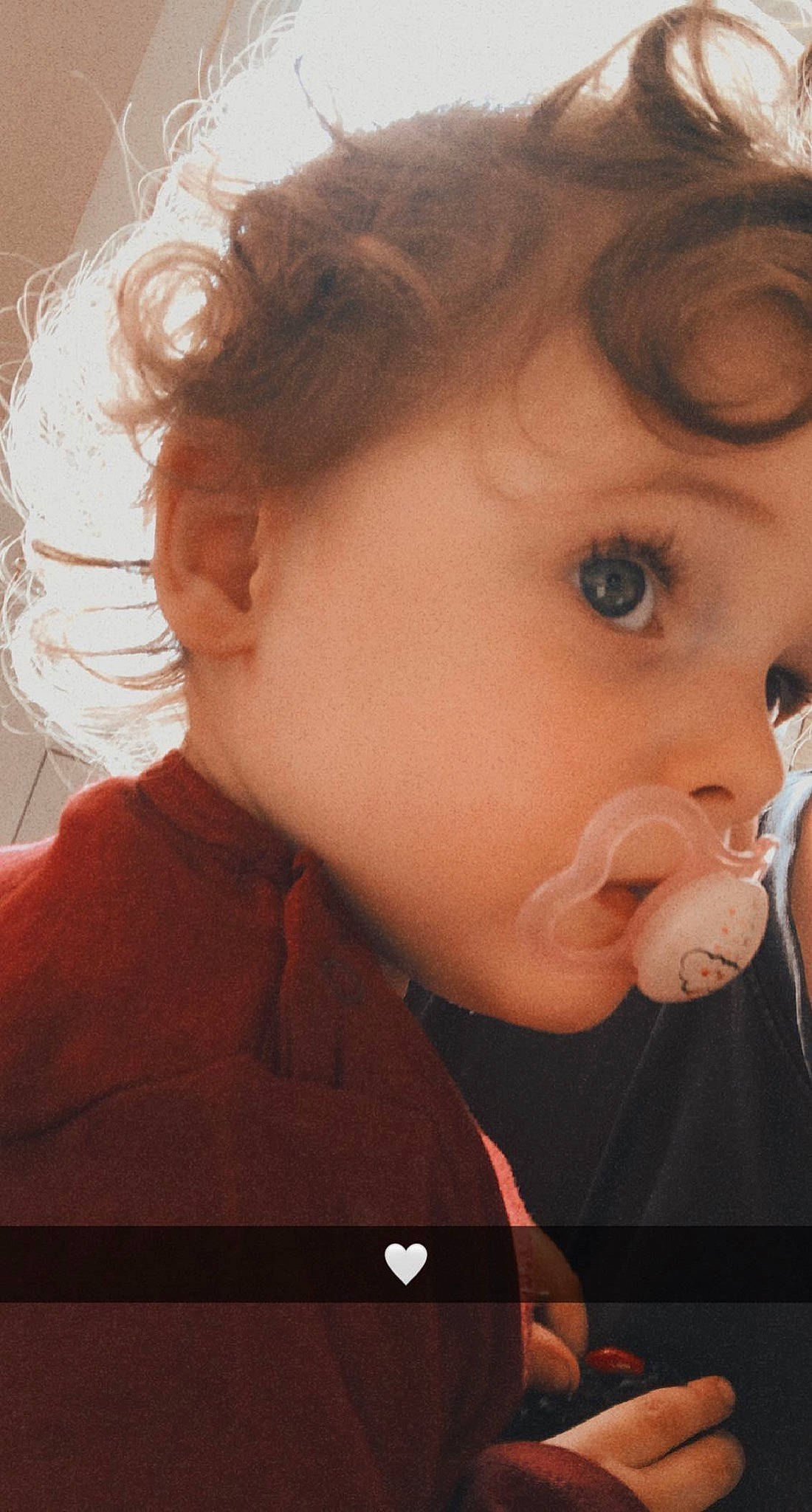 Eythan participe au concours pour gagner de l'argent avec cette photo : baby_toddler_clothing, cheek, chin, clothing, ear, eyebrow, eyelash, forehead, hairstyle, human, iris, jaw, lip, mouth, neck, nose, organ, outerwear, person, skin